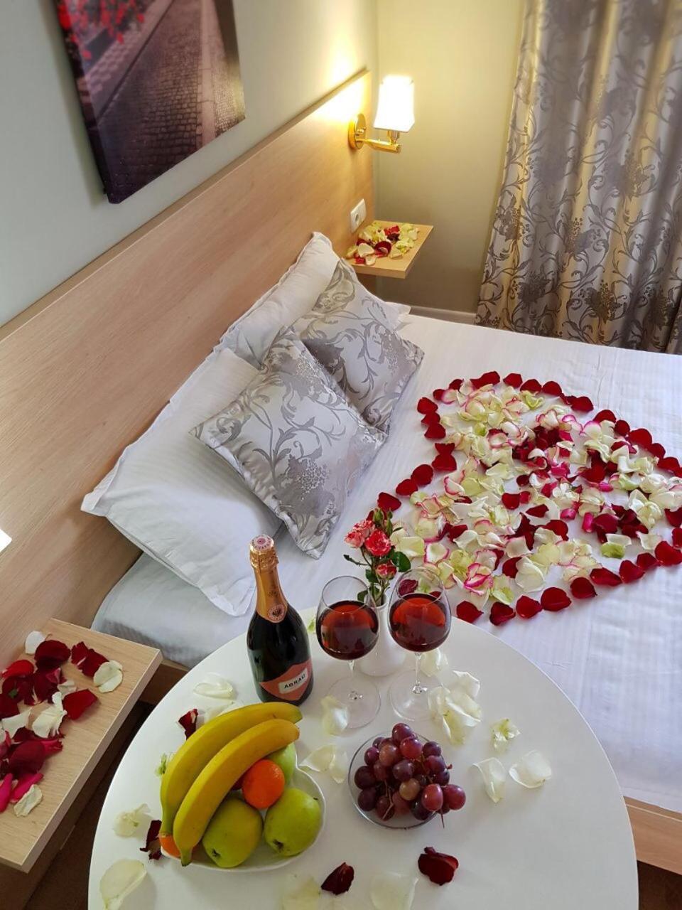 Sky Hotel บิชเคก ภายนอก รูปภาพ